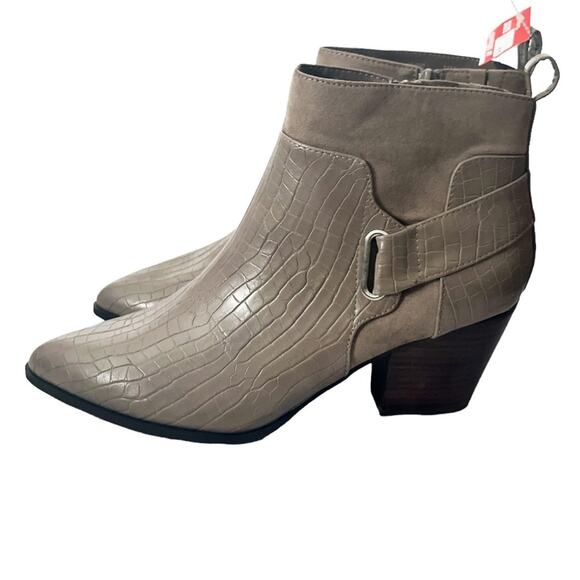 NWT Bella Vita - Elektra II Womens Faux Leather Ankle Block Heel Boot - Picture 3 of 4